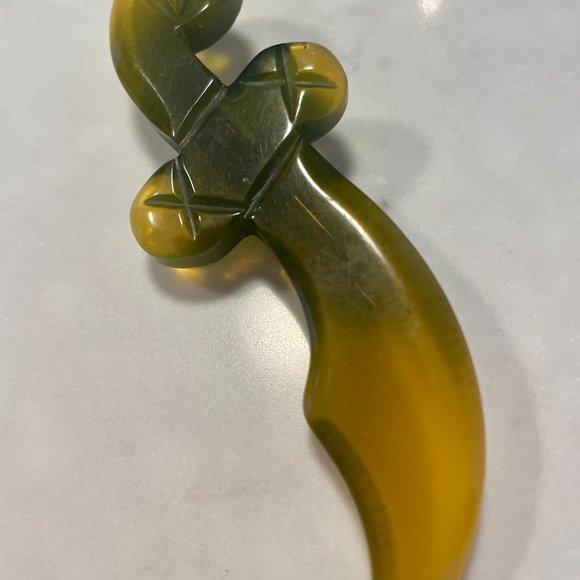 Bakelite Brooch - iridescent green and yellow vintage brooch - Picture 5 of 6